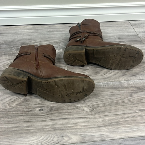 Brown Taxi ankle boots - Picture 7 of 7